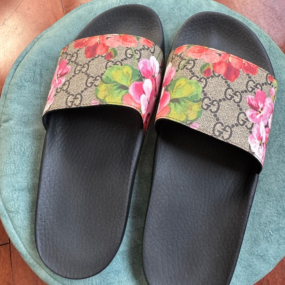 GUCCI GG SUPREME MONOGRAM BLOOMS CANVAS POOL SLIDES SANDALS 39 - Picture 4 of 7